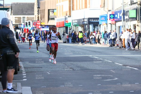 051025 - Oysho Cardiff Half Marathon - The race route passes through Albany Road, Roath