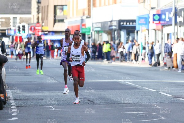 051025 - Oysho Cardiff Half Marathon - The race route passes through Albany Road, Roath