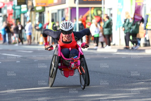 051025 - Oysho Cardiff Half Marathon - The race route passes through Albany Road, Roath