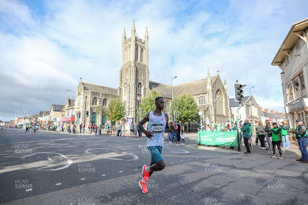 051025 - Oysho Cardiff Half Marathon - The race route passes through Albany Road, Roath