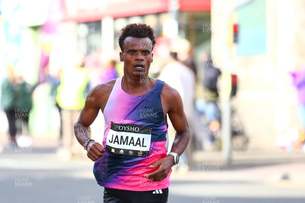 051025 - Oysho Cardiff Half Marathon - The race route passes through Albany Road, Roath