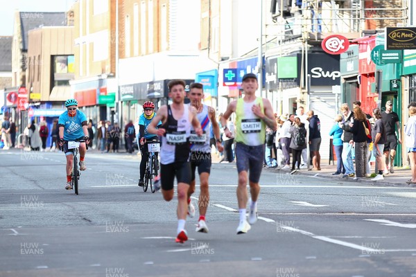 051025 - Oysho Cardiff Half Marathon - Volunteer extra milers supporting the front runners
