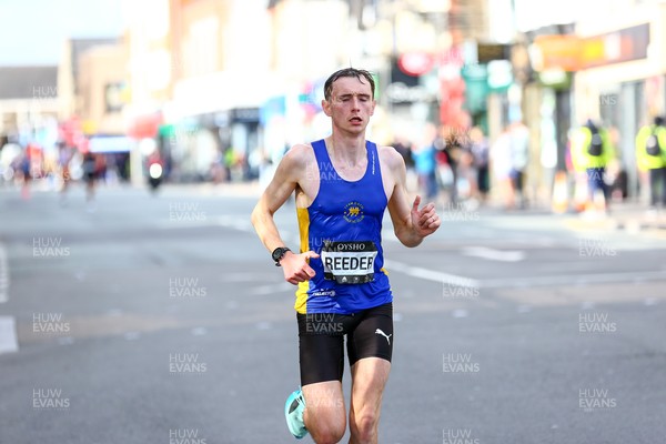 051025 - Oysho Cardiff Half Marathon - The race route passes through Albany Road, Roath