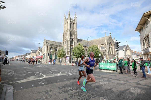 051025 - Oysho Cardiff Half Marathon - The race route passes through Albany Road, Roath