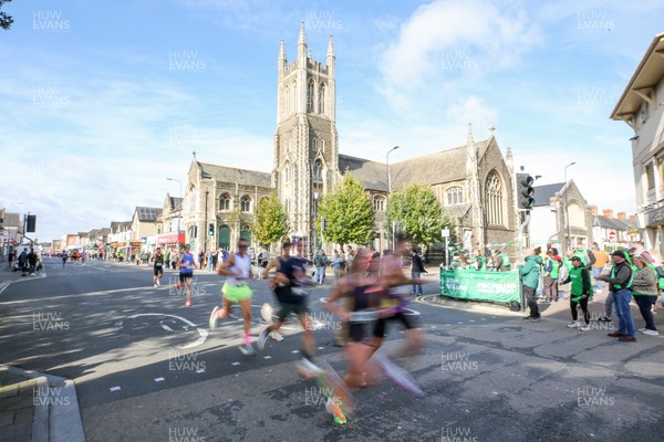 051025 - Oysho Cardiff Half Marathon - The race route passes through Albany Road, Roath