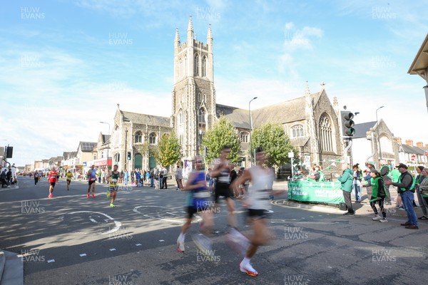 051025 - Oysho Cardiff Half Marathon - The race route passes through Albany Road, Roath