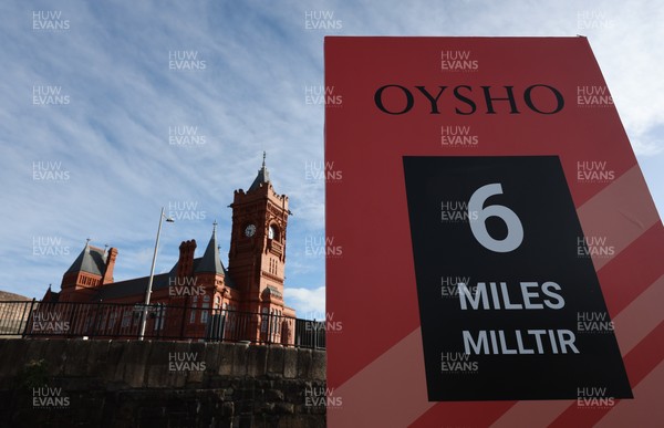 051025 - Oysho Cardiff Half Marathon - Runners make their way through Cardiff Bay as they take part in the Oysho Cardiff Half Marathon