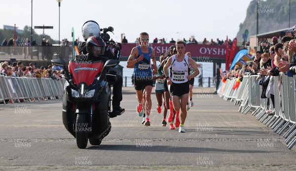 051025 - Oysho Cardiff Half Marathon - Runners make their way through Cardiff Bay as they take part in the Oysho Cardiff Half Marathon