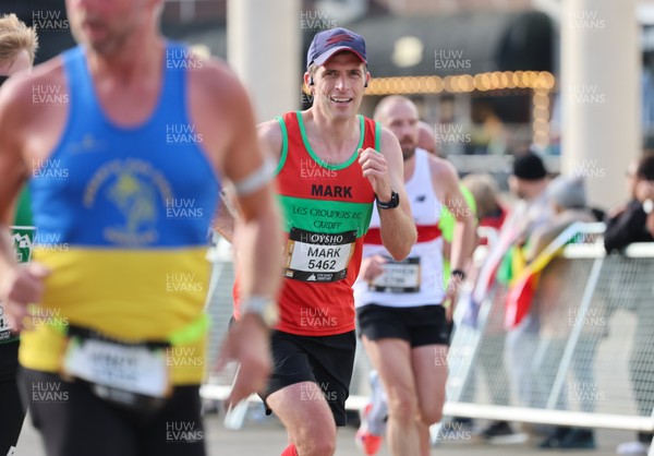 051025 - Oysho Cardiff Half Marathon - Runners make their way through Cardiff Bay as they take part in the Oysho Cardiff Half Marathon