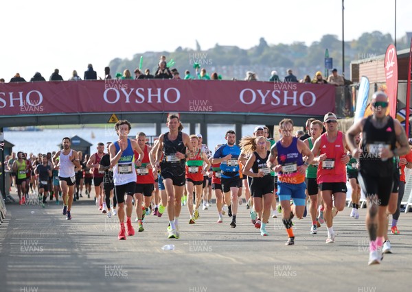 051025 - Oysho Cardiff Half Marathon - Runners make their way through Cardiff Bay as they take part in the Oysho Cardiff Half Marathon