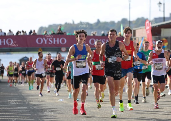 051025 - Oysho Cardiff Half Marathon - Runners make their way through Cardiff Bay as they take part in the Oysho Cardiff Half Marathon