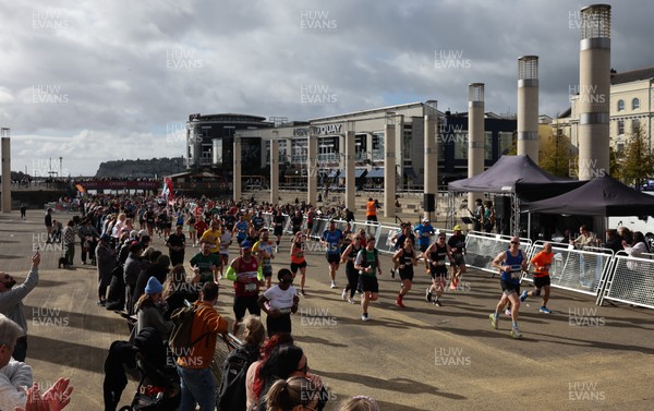 051025 - Oysho Cardiff Half Marathon - Runners make their way through Cardiff Bay as they take part in the Oysho Cardiff Half Marathon