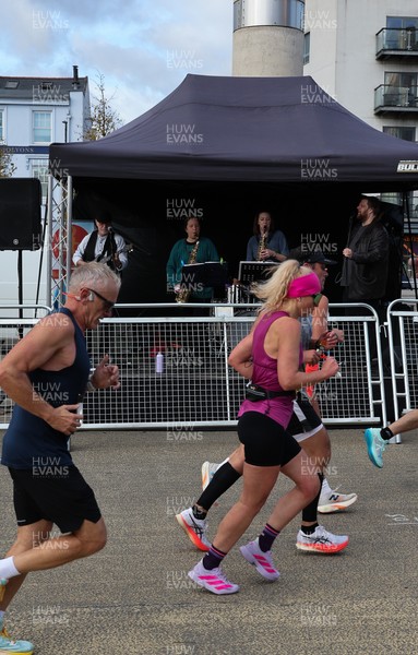 051025 - Oysho Cardiff Half Marathon - Runners make their way through Cardiff Bay as they take part in the Oysho Cardiff Half Marathon