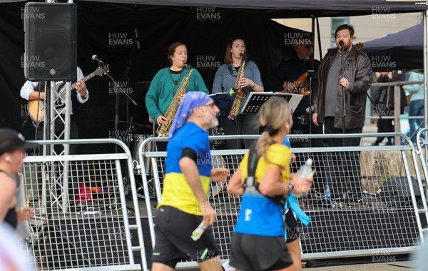 051025 - Oysho Cardiff Half Marathon - Runners make their way through Cardiff Bay as they take part in the Oysho Cardiff Half Marathon