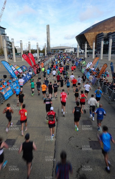 051025 - Oysho Cardiff Half Marathon - Runners make their way through Cardiff Bay as they take part in the Oysho Cardiff Half Marathon