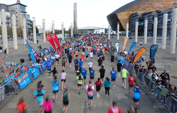051025 - Oysho Cardiff Half Marathon - Runners make their way through Cardiff Bay as they take part in the Oysho Cardiff Half Marathon
