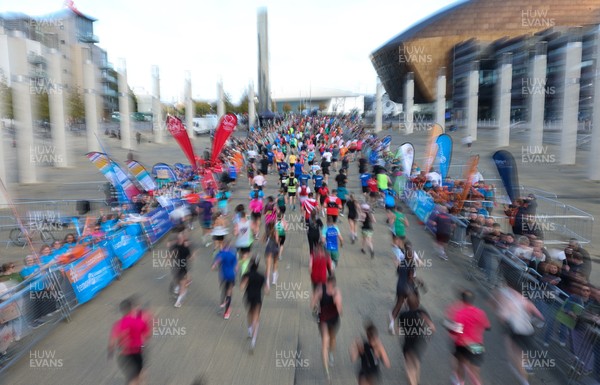 051025 - Oysho Cardiff Half Marathon - Runners make their way through Cardiff Bay as they take part in the Oysho Cardiff Half Marathon