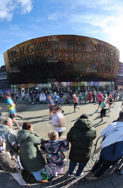 051025 - Oysho Cardiff Half Marathon - Runners make their way through Cardiff Bay as they take part in the Oysho Cardiff Half Marathon