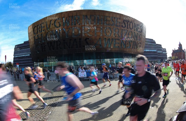 051025 - Oysho Cardiff Half Marathon - Runners make their way through Cardiff Bay as they take part in the Oysho Cardiff Half Marathon