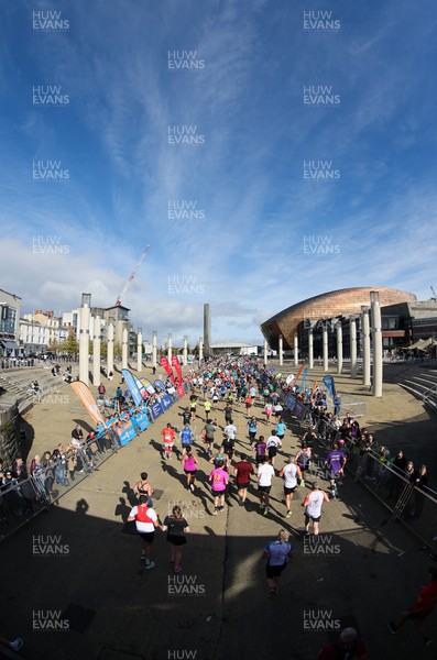 051025 - Oysho Cardiff Half Marathon - Runners make their way through Cardiff Bay as they take part in the Oysho Cardiff Half Marathon