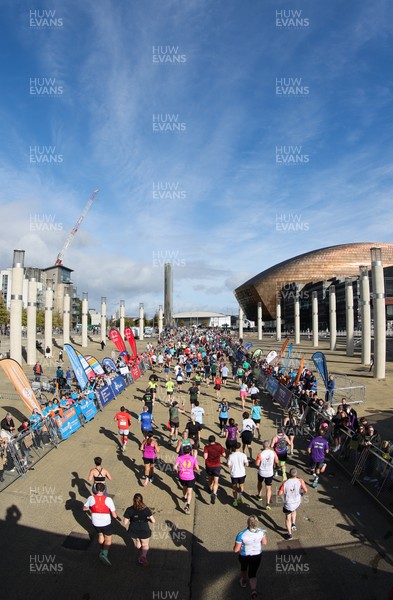 051025 - Oysho Cardiff Half Marathon - Runners make their way through Cardiff Bay as they take part in the Oysho Cardiff Half Marathon