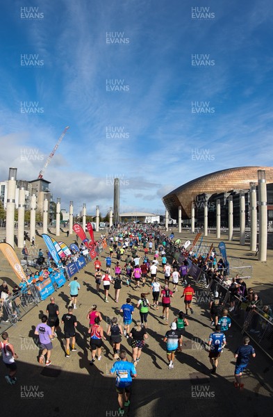 051025 - Oysho Cardiff Half Marathon - Runners make their way through Cardiff Bay as they take part in the Oysho Cardiff Half Marathon