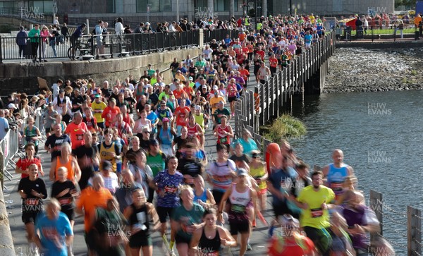 051025 - Oysho Cardiff Half Marathon - Runners make their way through Cardiff Bay as they take part in the Oysho Cardiff Half Marathon