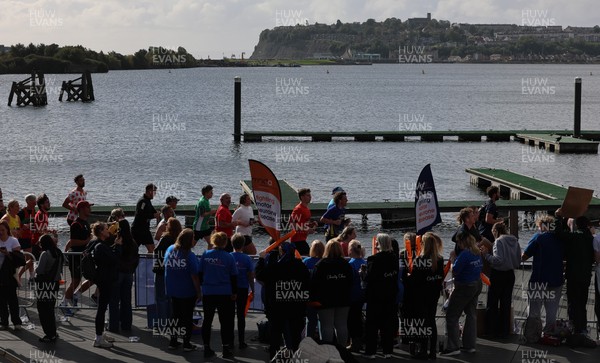 051025 - Oysho Cardiff Half Marathon - Runners make their way through Cardiff Bay as they take part in the Oysho Cardiff Half Marathon