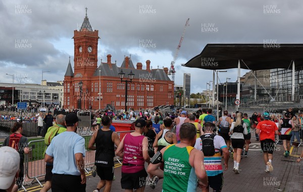 051025 - Oysho Cardiff Half Marathon - Runners make their way through Cardiff Bay as they take part in the Oysho Cardiff Half Marathon