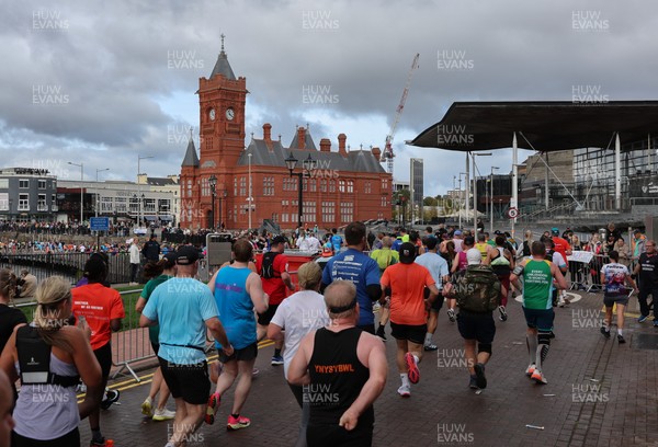 051025 - Oysho Cardiff Half Marathon - Runners make their way through Cardiff Bay as they take part in the Oysho Cardiff Half Marathon