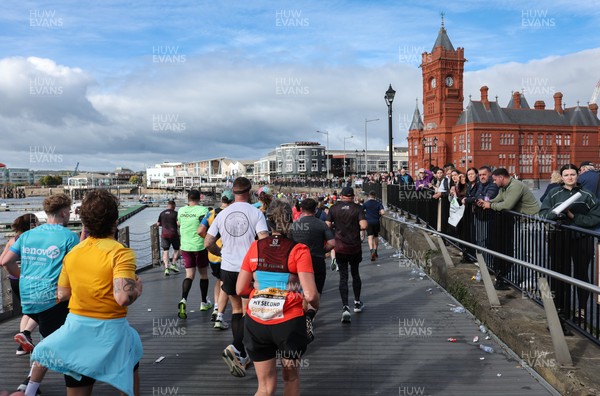051025 - Oysho Cardiff Half Marathon - Runners make their way through Cardiff Bay as they take part in the Oysho Cardiff Half Marathon
