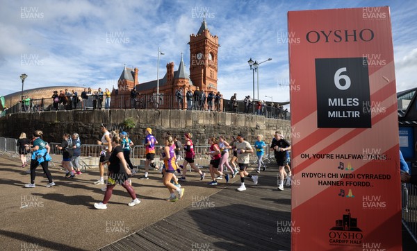 051025 - Oysho Cardiff Half Marathon - Runners make their way through Cardiff Bay as they take part in the Oysho Cardiff Half Marathon