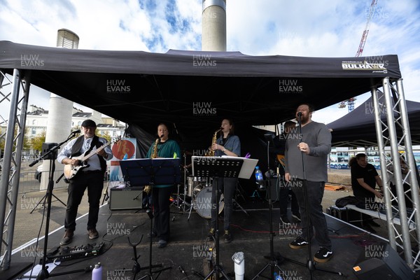 051025 - Oysho Cardiff Half Marathon - Runners make their way through Cardiff Bay as they take part in the Oysho Cardiff Half Marathon