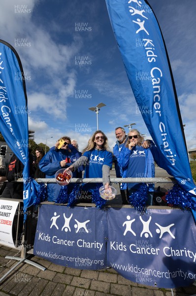 051025 - Oysho Cardiff Half Marathon - Runners make their way through Cardiff Bay as they take part in the Oysho Cardiff Half Marathon