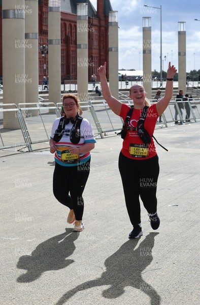 051025 - Oysho Cardiff Half Marathon - Runners make their way through Cardiff Bay as they take part in the Oysho Cardiff Half Marathon