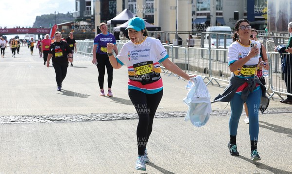 051025 - Oysho Cardiff Half Marathon - Runners make their way through Cardiff Bay as they take part in the Oysho Cardiff Half Marathon