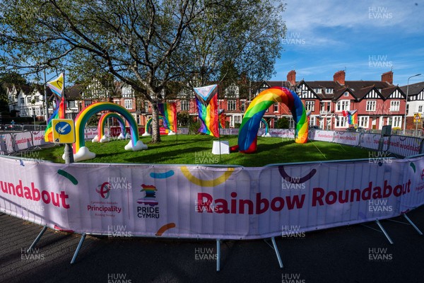 051025 - Oysho Cardiff Half Marathon - Rainbow Roundabout