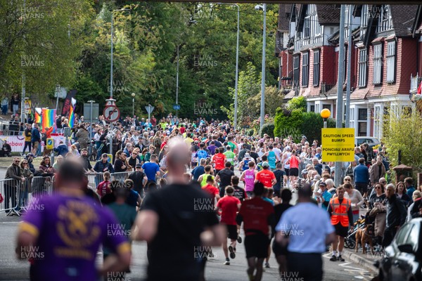 051025 - Oysho Cardiff Half Marathon - Rainbow Roundabout