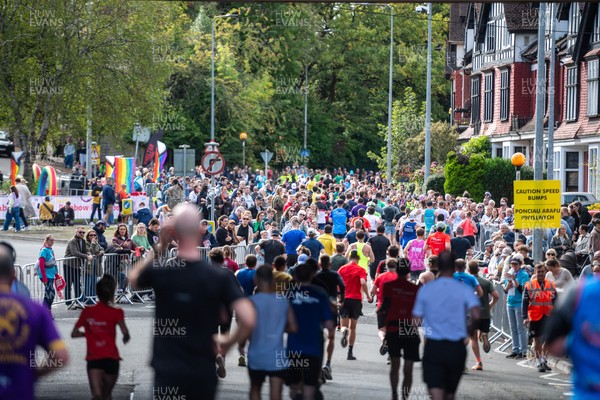 051025 - Oysho Cardiff Half Marathon - Rainbow Roundabout