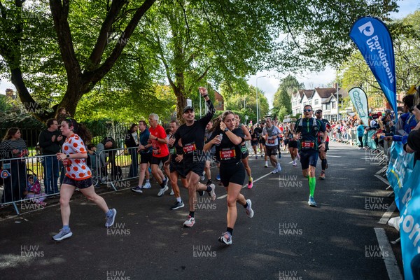 051025 - Oysho Cardiff Half Marathon - Rainbow Roundabout