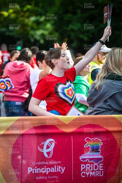 051025 - Oysho Cardiff Half Marathon - Rainbow Roundabout