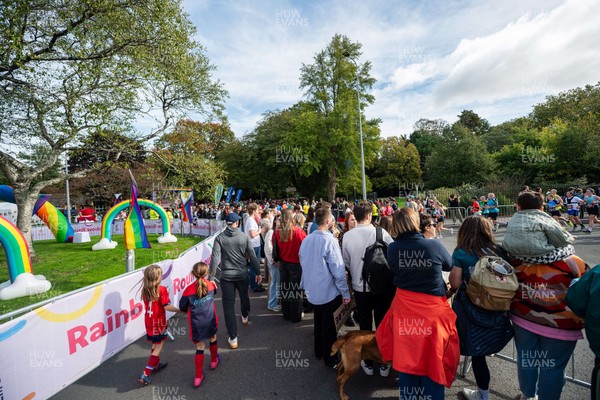 051025 - Oysho Cardiff Half Marathon - Rainbow Roundabout