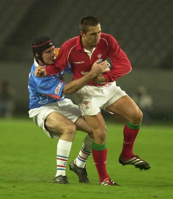 130601 - Pacific Barbarians v Wales -Gavin Henson is caught by Tabai Metson