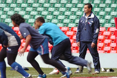 10.11.06 - Pacific Islanders Training - Coach, Pat Lam looks on during training 