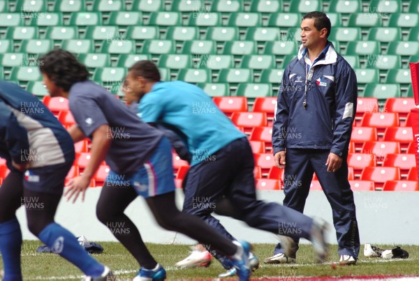 10.11.06 - Pacific Islanders Training - Coach, Pat Lam looks on during training 