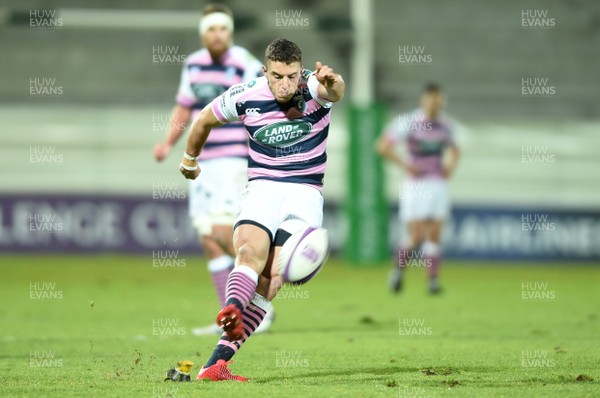 140117 - Pau v Cardiff Blues - European Rugby Challenge Cup - Steven Shingler of Cardiff Blues kicks at goal by Ben Evans/Huw Evans Agency