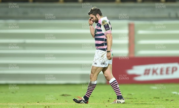 140117 - Pau v Cardiff Blues - European Rugby Challenge Cup - Nicky Robinson of Cardiff Blues leaves the field by Ben Evans/Huw Evans Agency