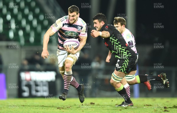 140117 - Pau v Cardiff Blues - European Rugby Challenge Cup - Sam Warburton of Cardiff Blues gets past Daniel Ramsay of Pau by Ben Evans/Huw Evans Agency