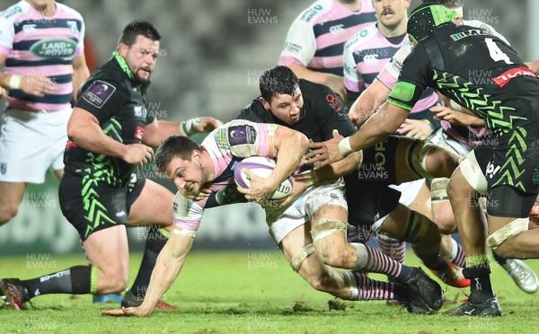 140117 - Pau v Cardiff Blues - European Rugby Challenge Cup - Sam Warburton of Cardiff Blues is tackled by Paddy Butler of Pau by Ben Evans/Huw Evans Agency