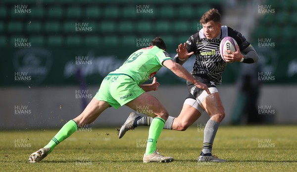 190119 - Pau v Ospreys - European Rugby Challenge Cup - Johnny Kotze of Ospreys is tackled by Pierre Nueno of Pau